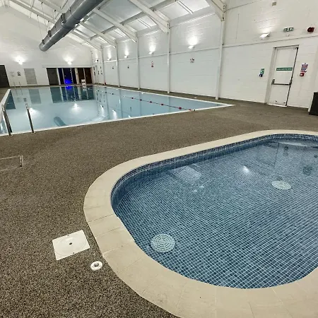 Sandy Collection - 2 Next Door - Part Of The The Bay Village With Pool, Gym And Direct Access, Pub, Restaurant, Tennis And Meadows Walks Vakantiehuis *