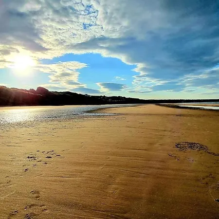 Sandy Collection - 2 Next Door - Part Of The The Bay Village With Pool, Gym And Direct Access, Pub, Restaurant, Tennis And Meadows Walks Filey