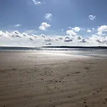 Sandy Collection - 2 Next Door - Part Of The The Bay Village With Pool, Gym And Direct Access, Pub, Restaurant, Tennis And Meadows Walks * Filey