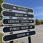Sandy Collection - 2 Next Door - Part Of The The Bay Village With Pool, Gym And Direct Access, Pub, Restaurant, Tennis And Meadows Walks