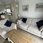 Sandy Collection - 2 Next Door - Part Of The The Bay Village With Pool, Gym And Direct Access, Pub, Restaurant, Tennis And Meadows Walks *