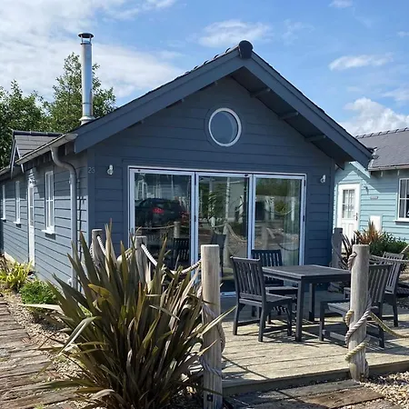 Holiday home Sandy Collection - 2 Next Door - Part Of The The Bay Village With Pool, Gym And Direct Access, Pub, Restaurant, Tennis And Meadows Walks *