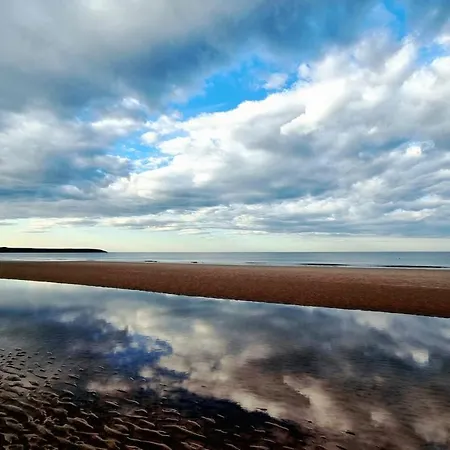Casa de Férias Sandy Collection - 2 Next Door - Part Of The The Bay Village With Pool, Gym And Direct Access, Pub, Restaurant, Tennis And Meadows Walks Filey