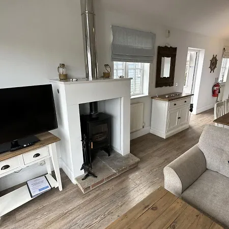 Holiday home Sandy Collection - 2 Next Door - Part Of The The Bay Village With Pool, Gym And Direct Access, Pub, Restaurant, Tennis And Meadows Walks *