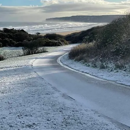 Sandy Collection - 2 Next Door - Part Of The The Bay Village With Pool, Gym And Direct Access, Pub, Restaurant, Tennis And Meadows Walks Hébergement de vacances Filey