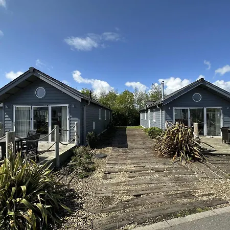 Sandy Collection - 2 Next Door - Part Of The The Bay Village With Pool, Gym And Direct Access, Pub, Restaurant, Tennis And Meadows Walks Holiday home *