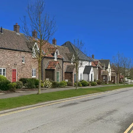 Sandy Collection - 2 Next Door - Part Of The The Bay Village With Pool, Gym And Direct Access, Pub, Restaurant, Tennis And Meadows Walks Casa de Férias Filey