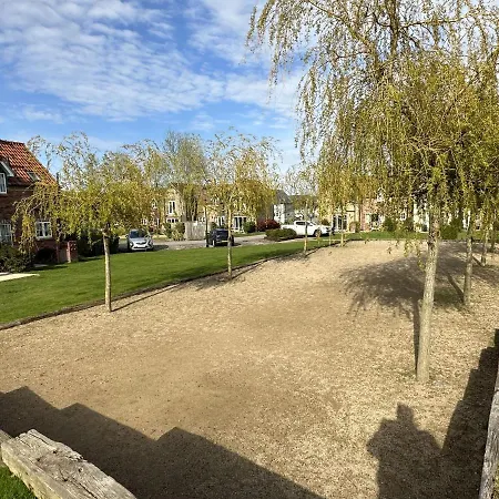 Sandy Collection - 2 Next Door - Part Of The The Bay Village With Pool, Gym And Direct Access, Pub, Restaurant, Tennis And Meadows Walks * Filey